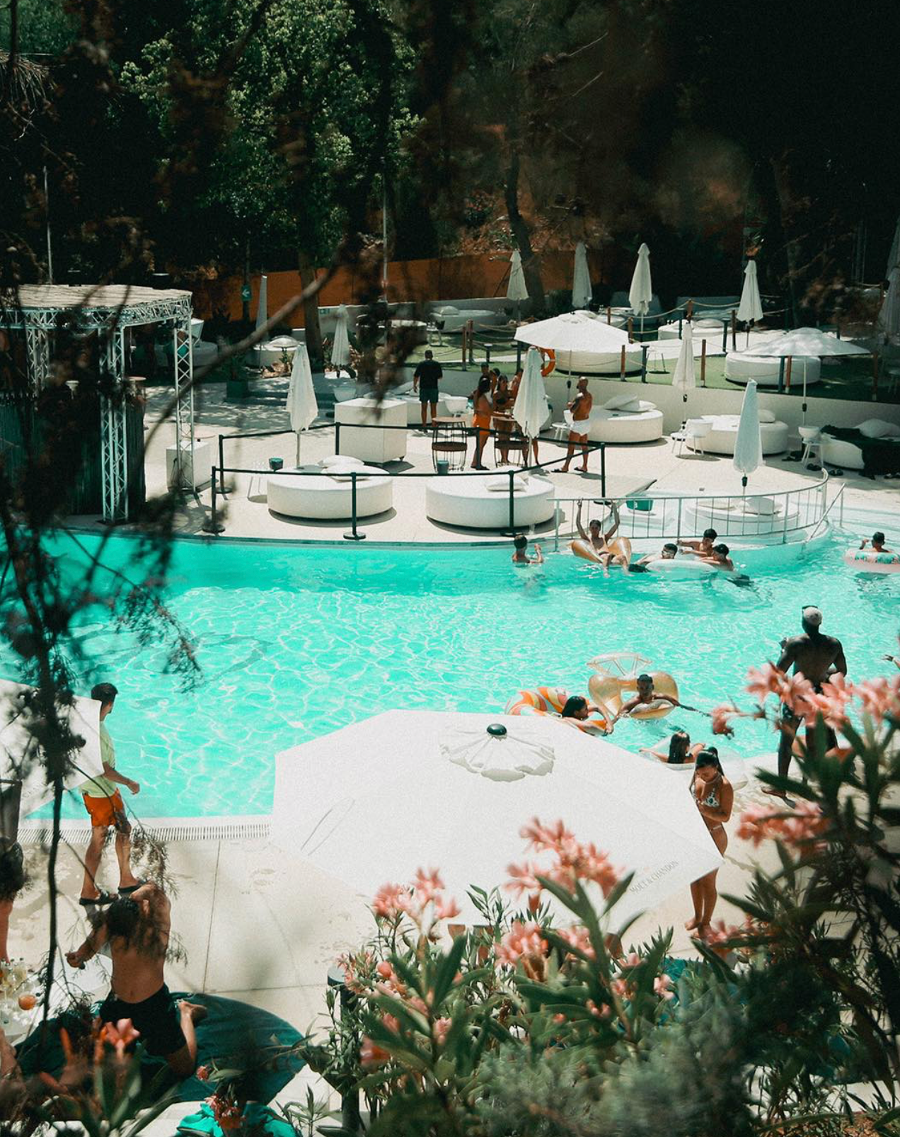 Isla Pool Club